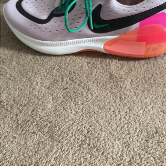 Nike Women Shoes - Picture 2 of 6